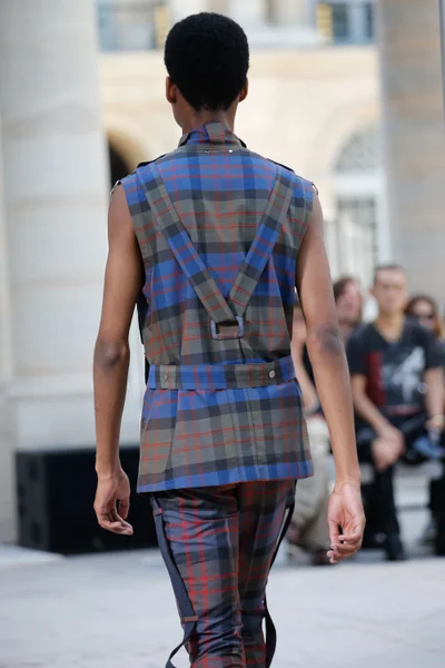 Look 60